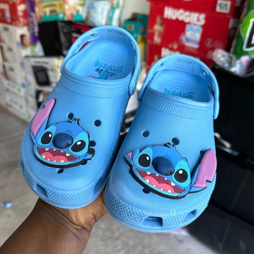 Crocs x Disney Lilo and Stitch Classic Clogs Adult Size M3 W5 - Big Kids Size J3